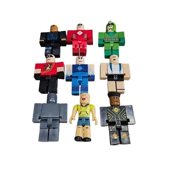 9 Roblox bundle figures - Picture 1 of 4